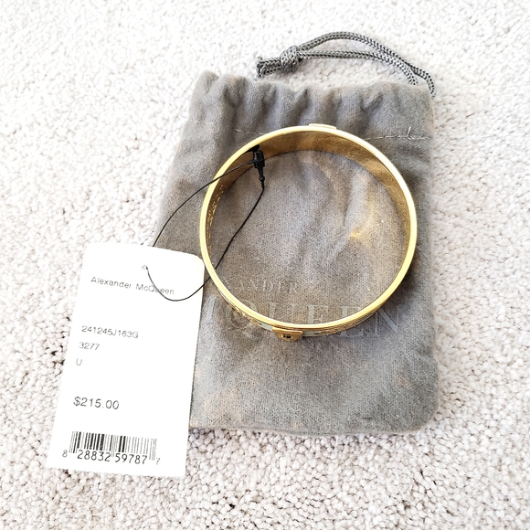 Alexander McQueen Enamel Skull Bangle in Mint Green - Gold - Picture 5 of 5